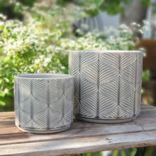Load image into Gallery viewer, The Leaferie Réunion flowerpot. ceramic material . 3 colours and designs