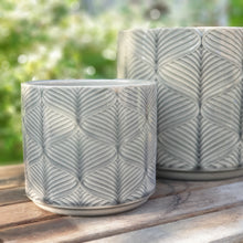 Load image into Gallery viewer, The Leaferie Réunion flowerpot. ceramic material . 3 colours and designs