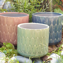 Load image into Gallery viewer, The Leaferie Icaria flowerpot. 2 sizes and 3 colours. ceramic material