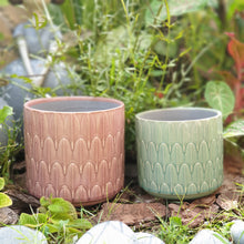 Load image into Gallery viewer, The Leaferie Icaria flowerpot. 2 sizes and 3 colours. ceramic material