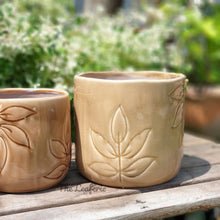 Load image into Gallery viewer, The Leaferie Ararat fceramic flowerpot. front view. Maxi size