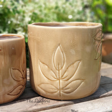 Load image into Gallery viewer, The Leaferie Ararat fceramic flowerpot. front view. Maxi size . close up
