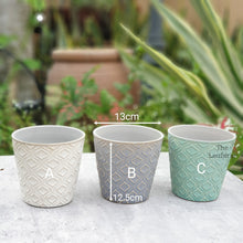 Load image into Gallery viewer, The Leaferie Agora plant pot. front view. ceramic. 3 colours. measurement