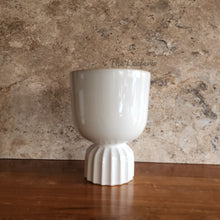 Load image into Gallery viewer, The Leaferie Taquari white ceramic pot. 2 sizes