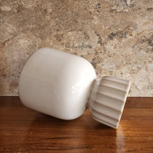 Load image into Gallery viewer, The Leaferie Taquari white ceramic pot. 2 sizes