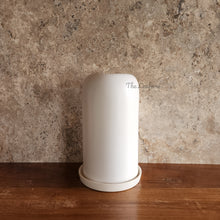Load image into Gallery viewer, The Leaferie Neckar flowerpot. comes with tray. 3 colours