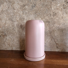 Load image into Gallery viewer, The Leaferie Neckar flowerpot. comes with tray. 3 colours