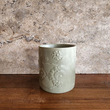 Load image into Gallery viewer, The Leaferie Monet green flowerpot.