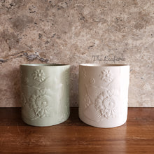 Load image into Gallery viewer, The Leaferie Monet green flowerpot.