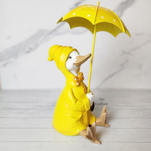 Load image into Gallery viewer, The Leaferie Damien the duck garden decoration.Yellow ducks with umbrella. 2 designs side view of design B