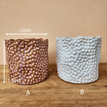 Load image into Gallery viewer, The Leaferie Zacharie flowerpot. ceramic red and white pot