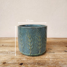 Load image into Gallery viewer, The Leaferie Riona leaf green ceramic flowerpot