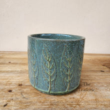 Load image into Gallery viewer, The Leaferie Riona leaf green ceramic flowerpot