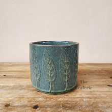 Load image into Gallery viewer, The Leaferie Riona leaf green ceramic flowerpot