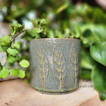 Load image into Gallery viewer, The Leaferie Riona leaf green ceramic flowerpot
