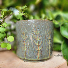 Load image into Gallery viewer, The Leaferie Riona leaf green ceramic flowerpot