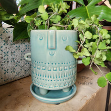 Load image into Gallery viewer, The Leaferie Deidre plant pot with tray. comes in 2 colours . Front view of design A close up