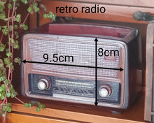 Load image into Gallery viewer, Retro Flowerpot