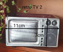 Load image into Gallery viewer, Retro Flowerpot