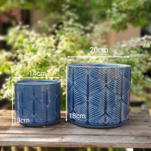 Load image into Gallery viewer, The Leaferie Réunion flowerpot. ceramic material . 3 colours and designs