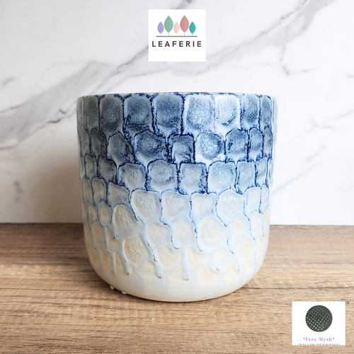The Leaferie Javon blue and white flowerpot. ceramic material