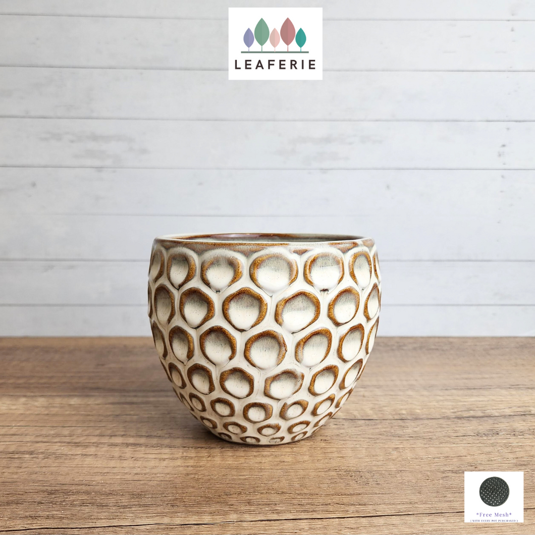 The Leaferie Sen Flowerpot . 2 sizes beige ceramic pot.