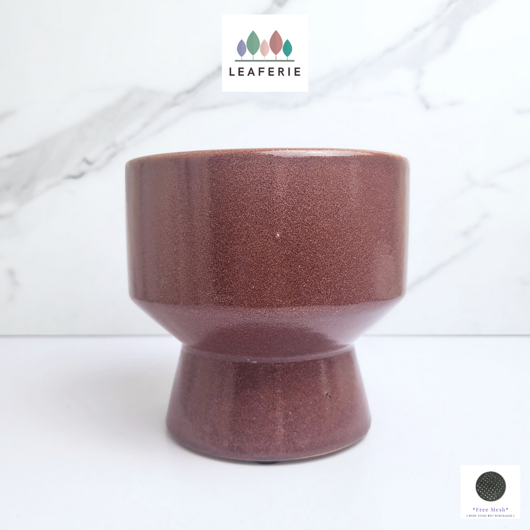 The Leaferie Oya red flowerpot. ceramic material