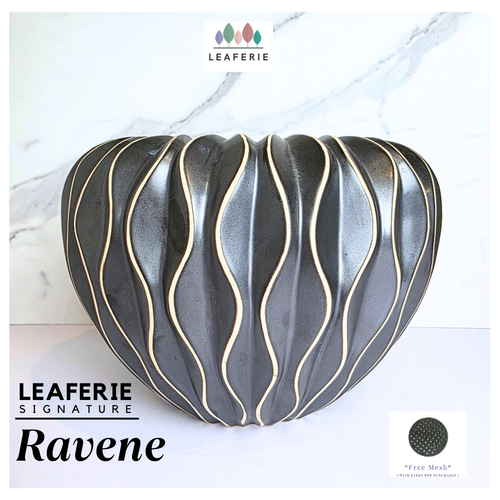 Leaferie signature Ravene Black flowerepot with wavy design. ceramic
