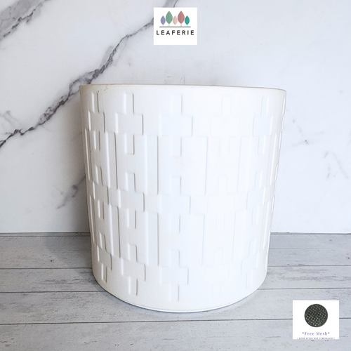 The Leaferie Baudin White ceramic pot. 2 sizes