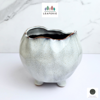 The Leaferie Daron pot. ceramic material