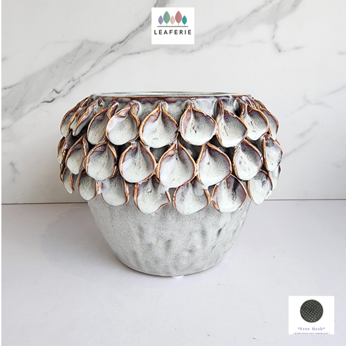 The Leaferie Handmade SMEG FLowerpot. ceramic material