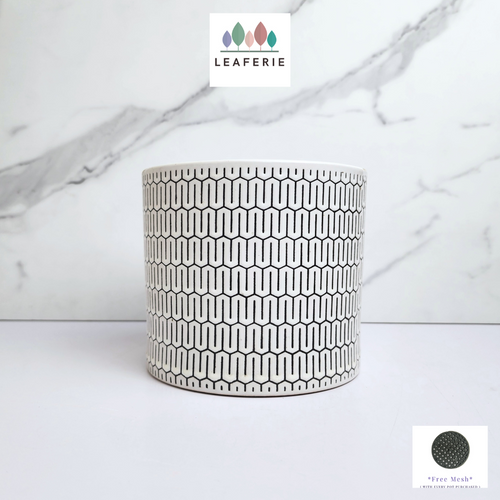 The Leaferie Izel white geometric flowerpot. ceramic material