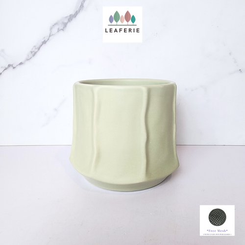 The Leaferie Leo green flowerpot. ceramic material