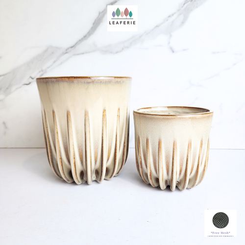 The Leaferie Omari Flowerpot. 2 sizes beige ceramic pot