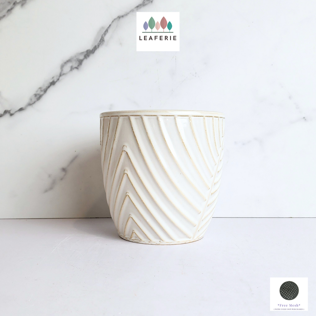 The Leaferie Sofiya white ceramic pot