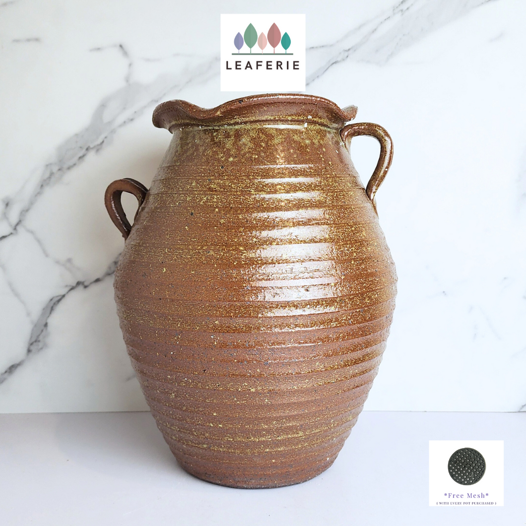 The Leaferie Amadi big Flowerpot. ceramic material