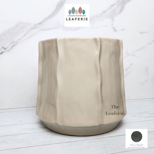 The Leaferie Livie beige ceramic pot