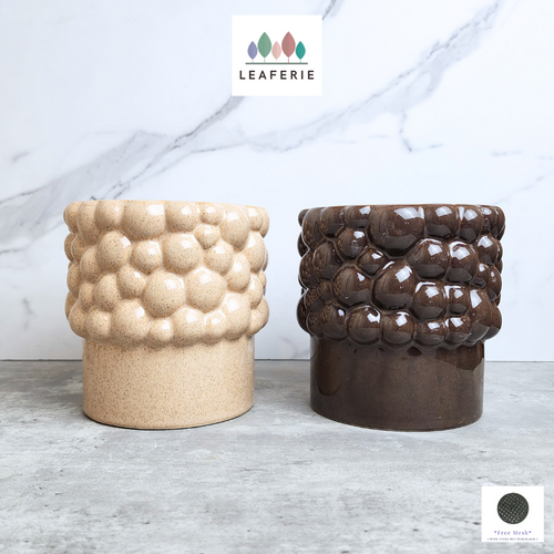 The Leaferie Kokko pot. 2 colours ceramic pot. beige and chocolate colour