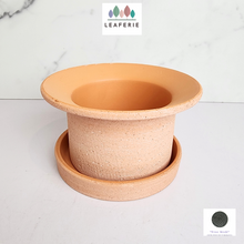 Load image into Gallery viewer, The Leaferie Yen terracotta pot with tray
