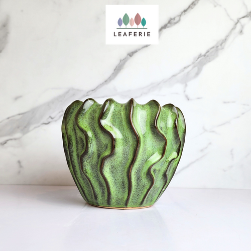 The Leaferie Rakel Flowerpot. green ceramic pot. wavy design. front view