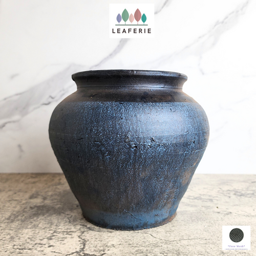 The Leaferie Pinelopi Blue large ceramic pot. 