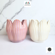 Load image into Gallery viewer, The Leaferie Castillo ceramic pot. 2 colours pink and white.
