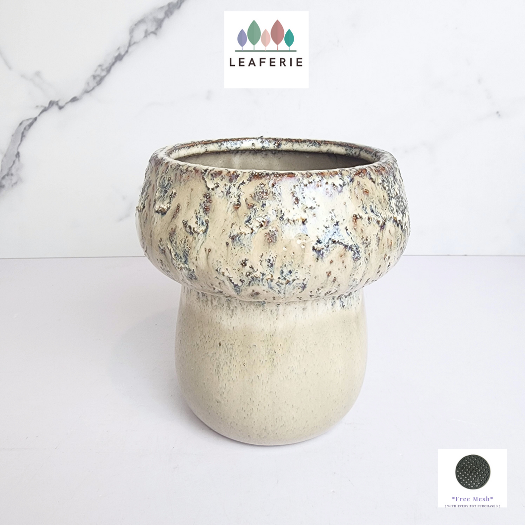 The Leaferie Miso mushroom pot. ceramic material