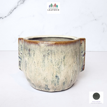 Load image into Gallery viewer, The Leaferie Hana flowerpot. ceramic beige flowerpot
