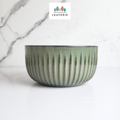 The Leaferie Pallas green shallow ceramic pot. front view