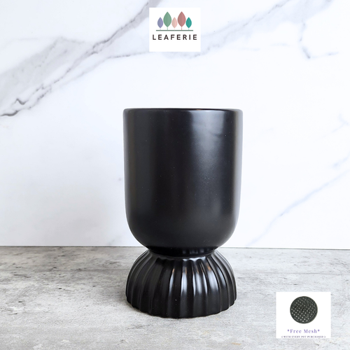 The Leaferie Velora black tall wine glass shape flowerpot. ceramic material