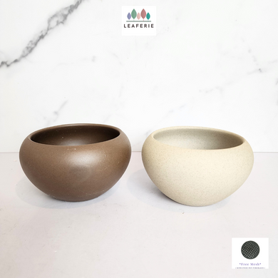 The Leaferie Inaya ceramic flowerpot . 2 colours. brown and beige