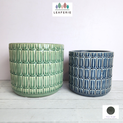 The Leaferie Kinsley flowerpot. 2 colours and size. ceramic material