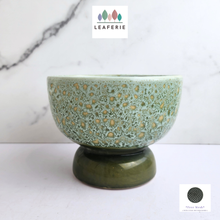 Load image into Gallery viewer, The Leaferie Thora green flowerpot. ceramic material
