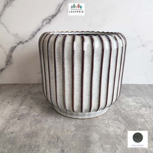 The Leaferie Aubert flowerpot. ceramic material